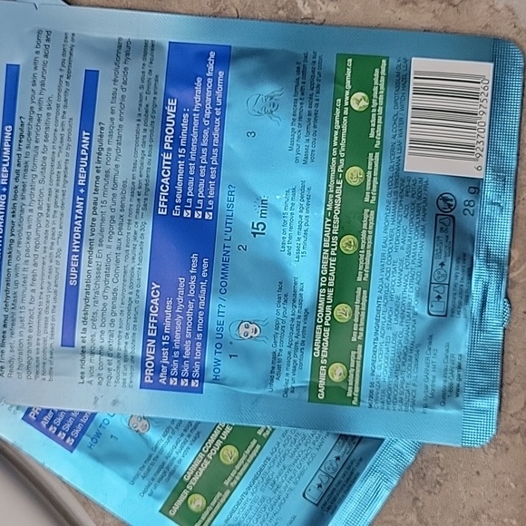 Garnier SkinActive Moisture Bomb Hydrating Mask (pack of 2) - Picture 2 of 2